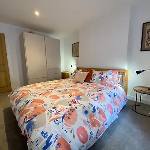 Stylish 3 Bedroom In Historic Centre Building Apartment Sheffield